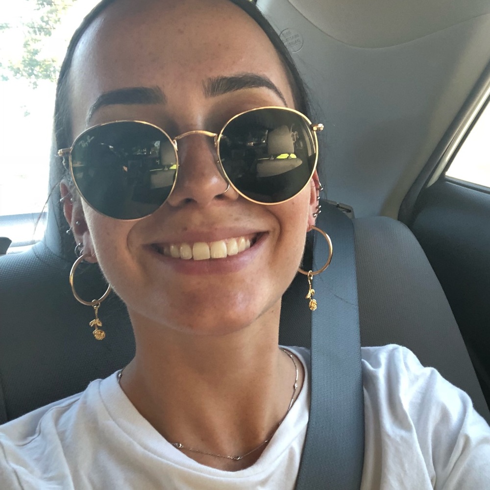 Meet your Posher, Ariella